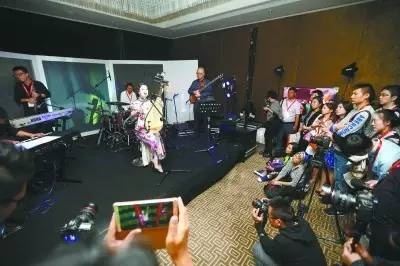 参展机构在演交会上表演 参展机构在演交会上表演
