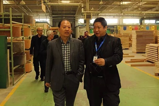 中轻联副会长、乐器协会理事长王世成莅临星海集团调研 中轻联副会长、乐器协会理事长王世成莅临星海集团调研