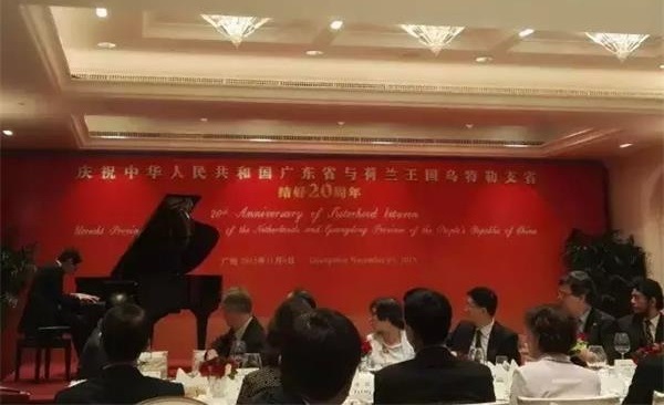 德国国礼欧米勒钢琴见证中荷结好20周年 德国国礼欧米勒钢琴见证中荷结好20周年