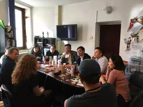 中国儿艺演出团一行与卡林先生座谈 中国儿艺演出团一行与卡林先生座谈