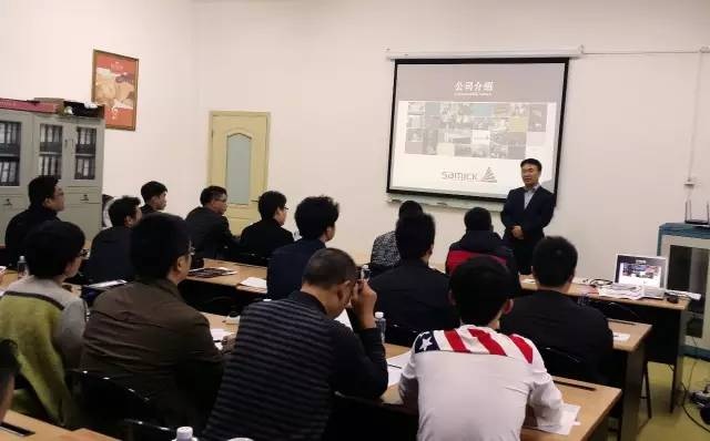 赛乐尔三益乐器总经理李龙范先生为本次活动致辞 赛乐尔三益乐器总经理李龙范先生为本次活动致辞