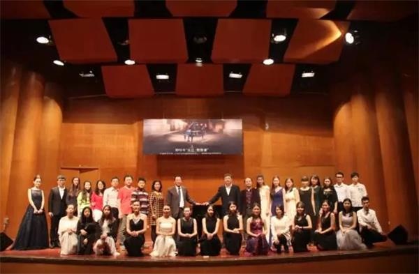 韶关学院音乐学院珠江?恺撒堡奖学金颁奖音乐会隆重举行 韶关学院音乐学院珠江?恺撒堡奖学金颁奖音乐会隆重举行