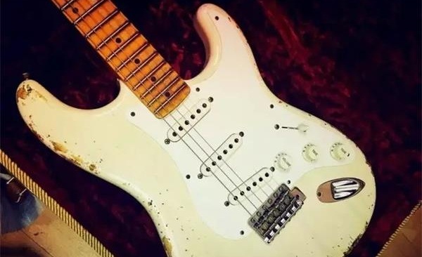 Fender Custom Shop 60周年纪念款54 Stratocaster heavy relic Fender Custom Shop 60周年纪念款54 Stratocaster heavy relic